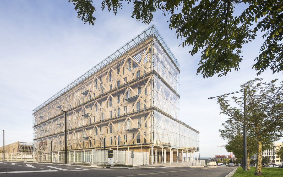 La nueva sede de Caisse d’Epargne, un edificio de madera y vidrio