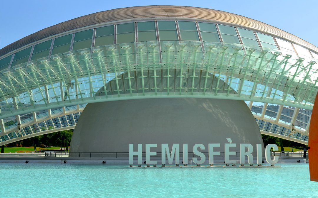 El vidrio en la cubierta exterior del Hemisfèric